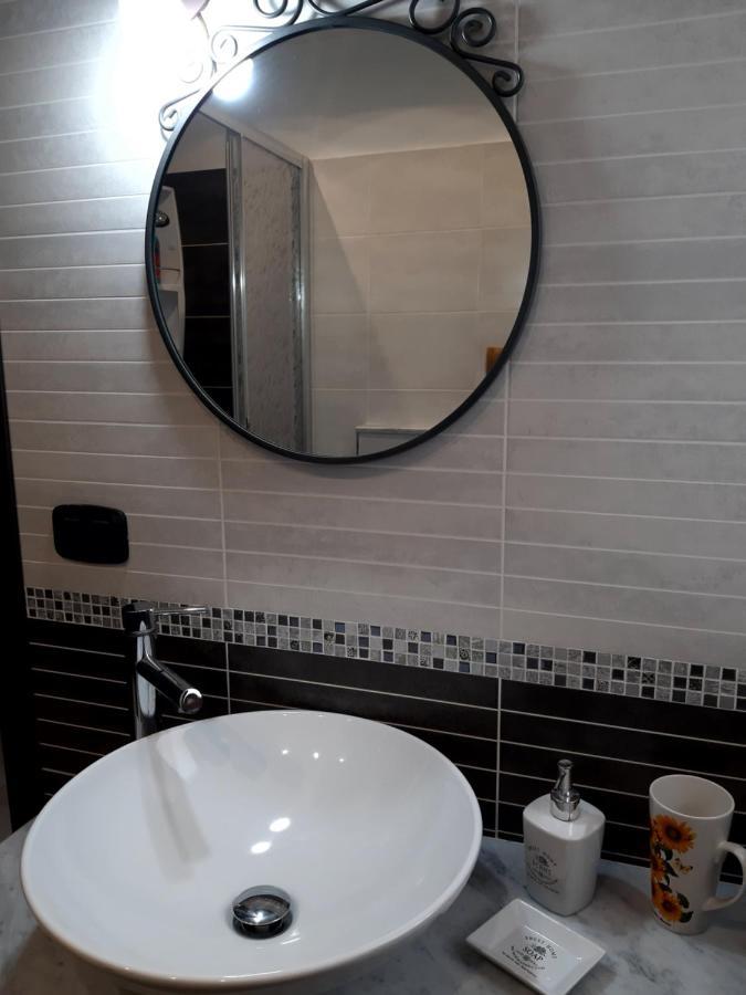 B&B La Taverna Degli Angeli Vezzi Portio ภายนอก รูปภาพ