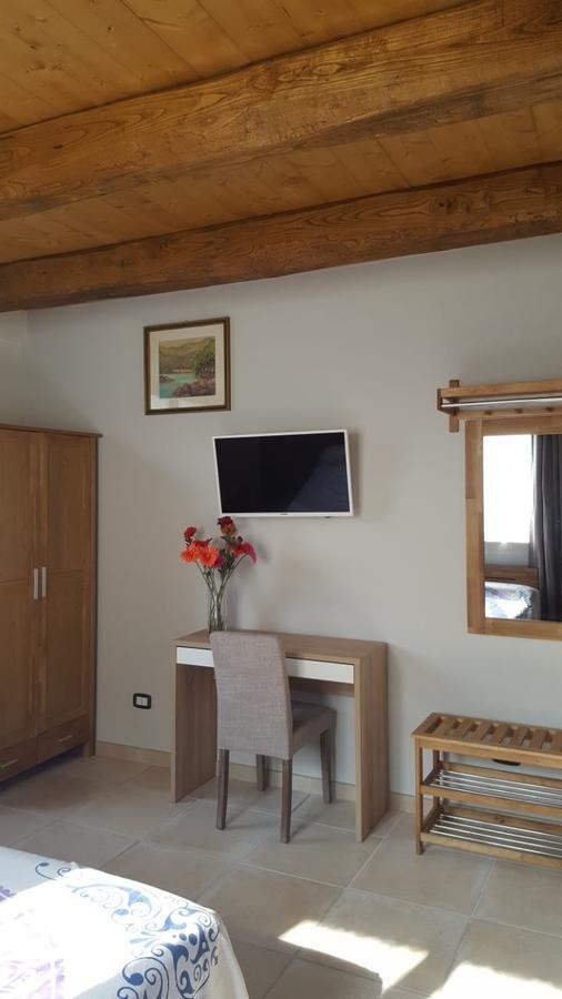 B&B La Taverna Degli Angeli Vezzi Portio ภายนอก รูปภาพ