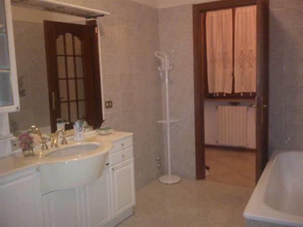B&B La Taverna Degli Angeli Vezzi Portio ภายนอก รูปภาพ